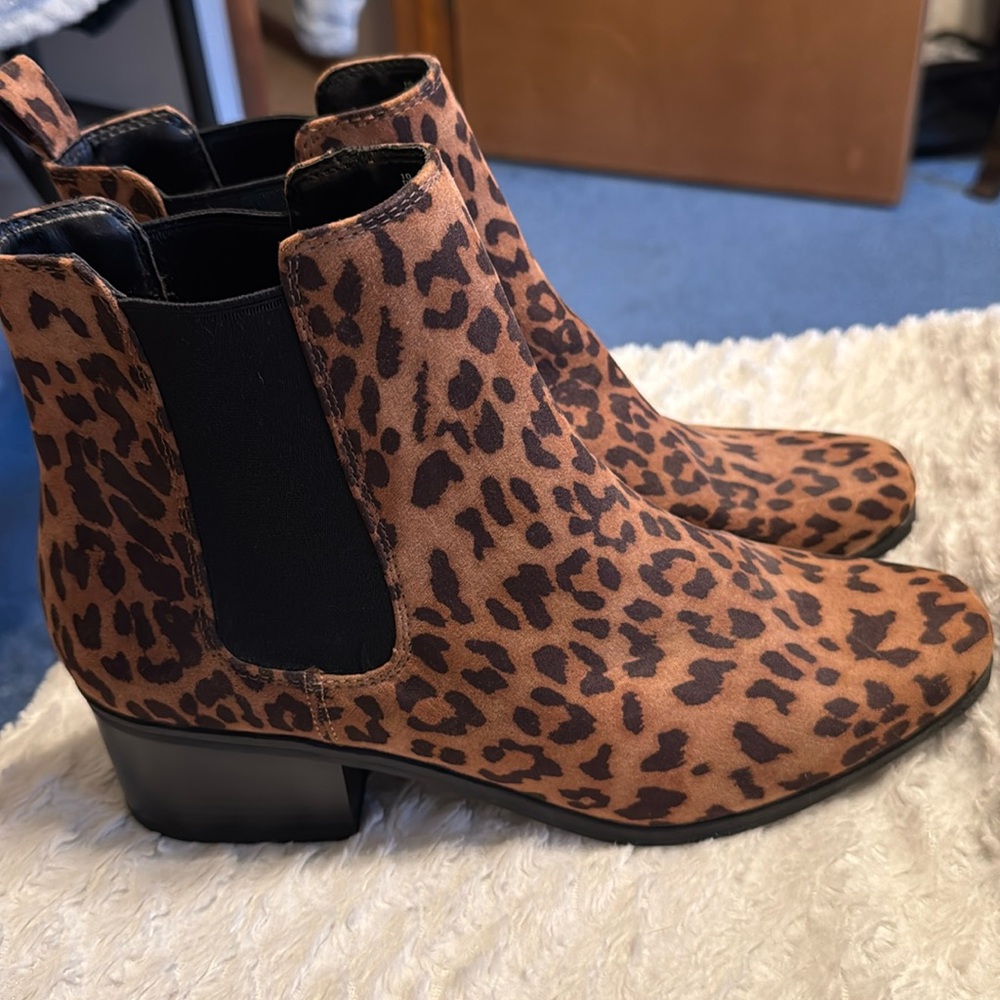 Cheetah ankle boots size 10 new without box.